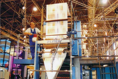 Рис. 11. Рулонная офсетная машина серии ПОГ2-84 производства ООО «ЛИТЭКС» на выставке drupa 2008 в Дюссельдорфе (Германия)