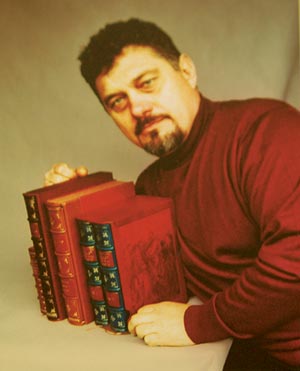 Олег Пономаренко — первоклассный мастер переплета