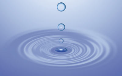 Рис. 13. Примеры использования фильтра Зигзаг из группы Искажение: а — для рисования кругов на воде, б — для закручивания краев рамки